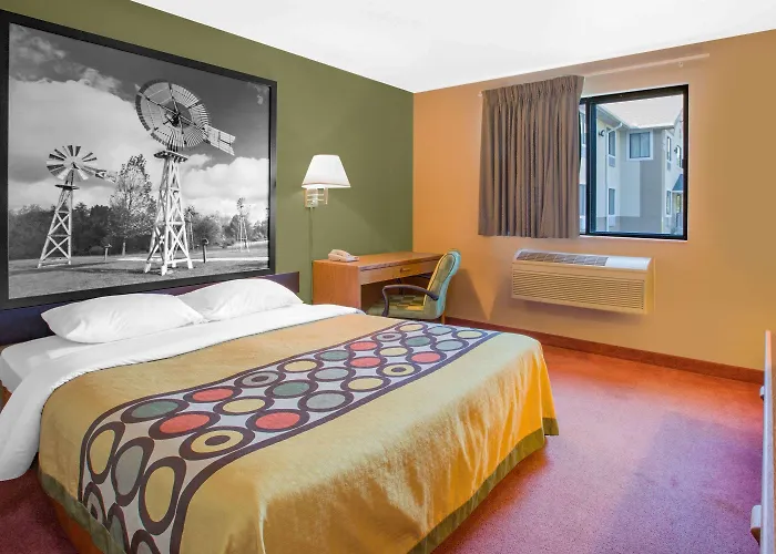 Super 8 By Wyndham Howe