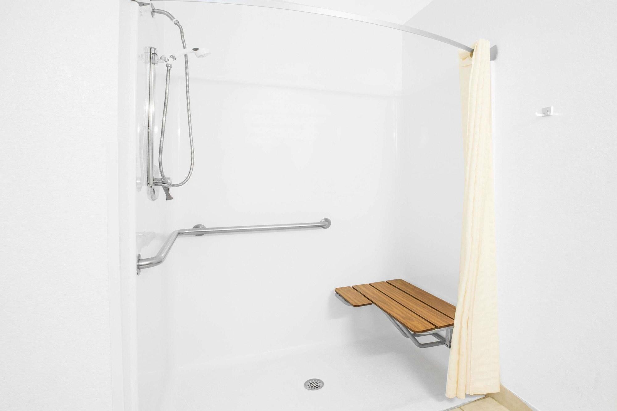 Super 8 By Wyndham 2* Howe