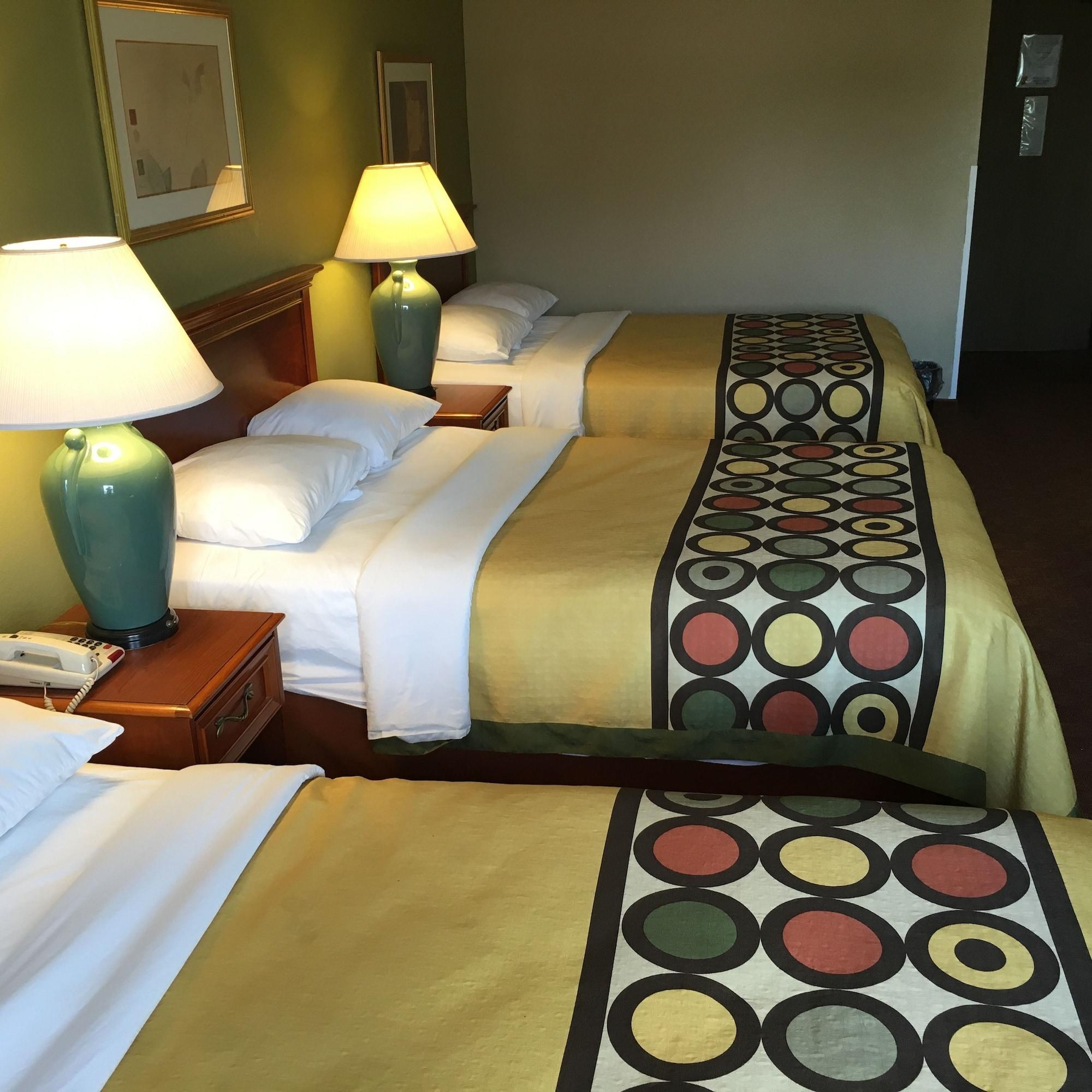 Super 8 By Wyndham Hotel 2*