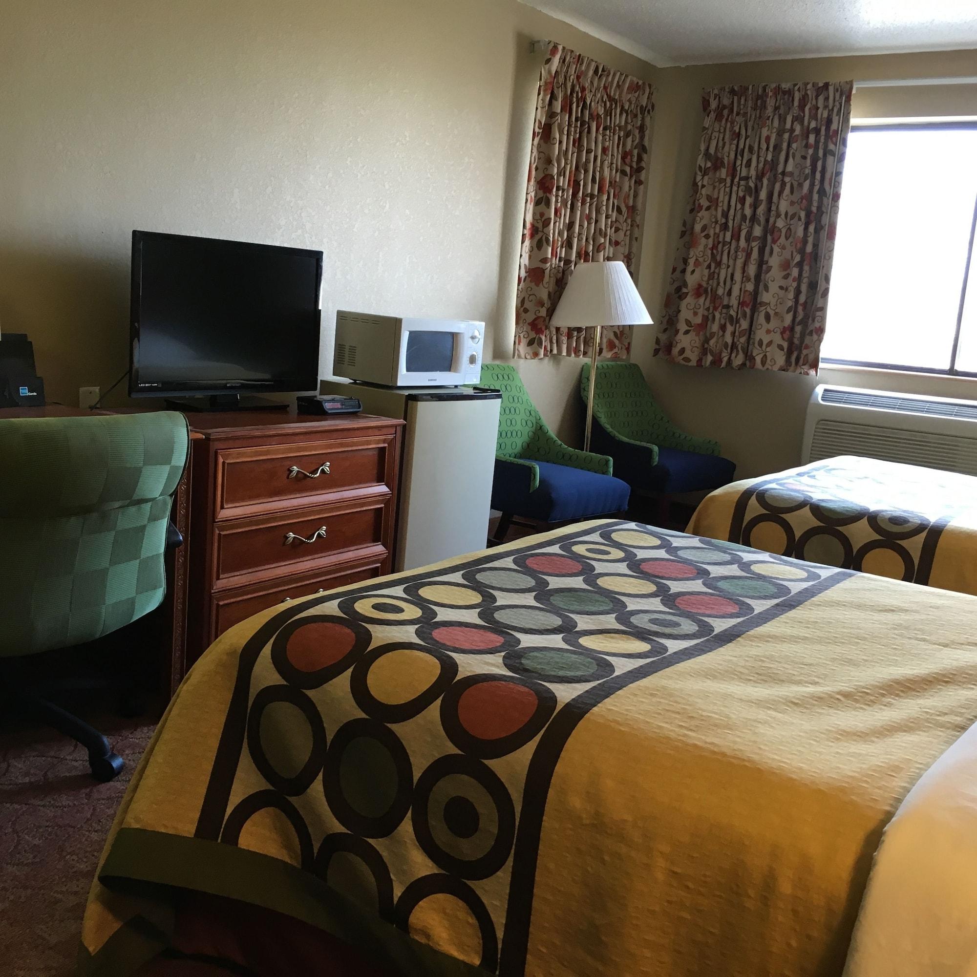 Super 8 By Wyndham Hotel Howe