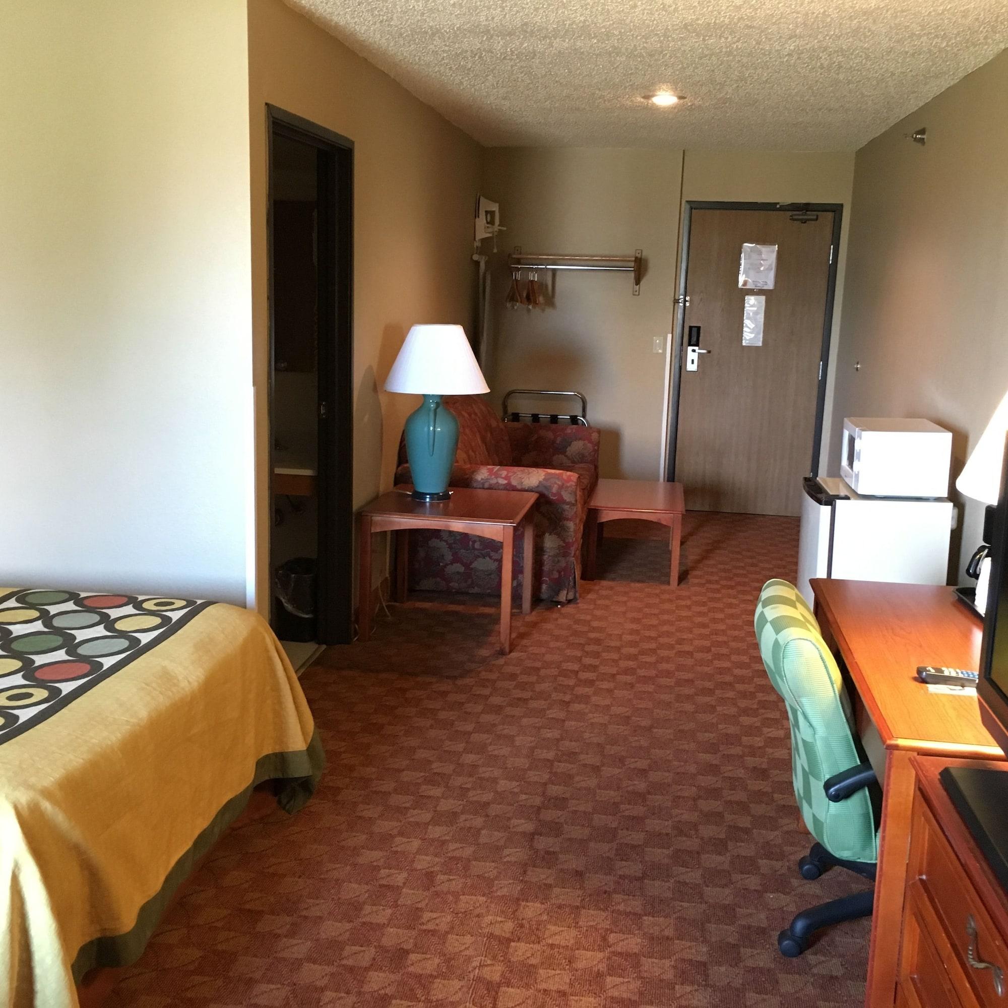 Super 8 By Wyndham Howe